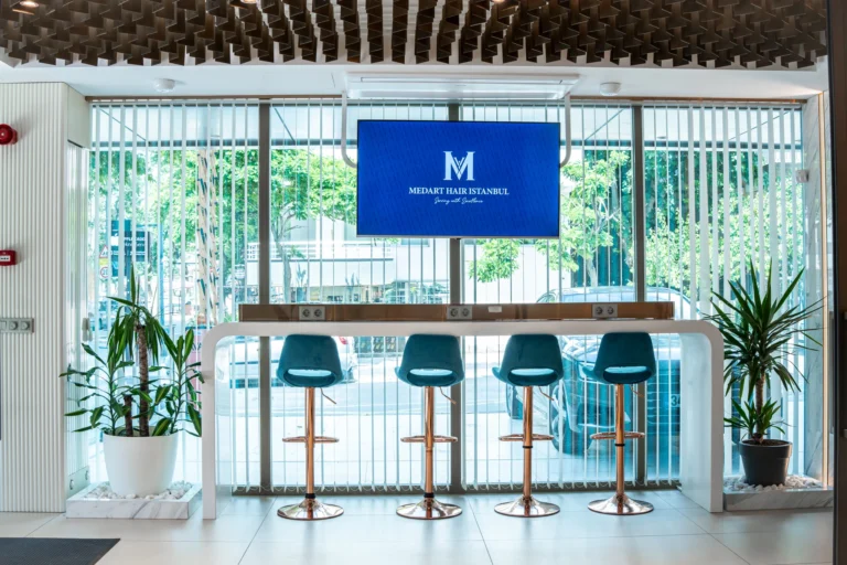 medart-hair-clinic-waiting-area-768x512